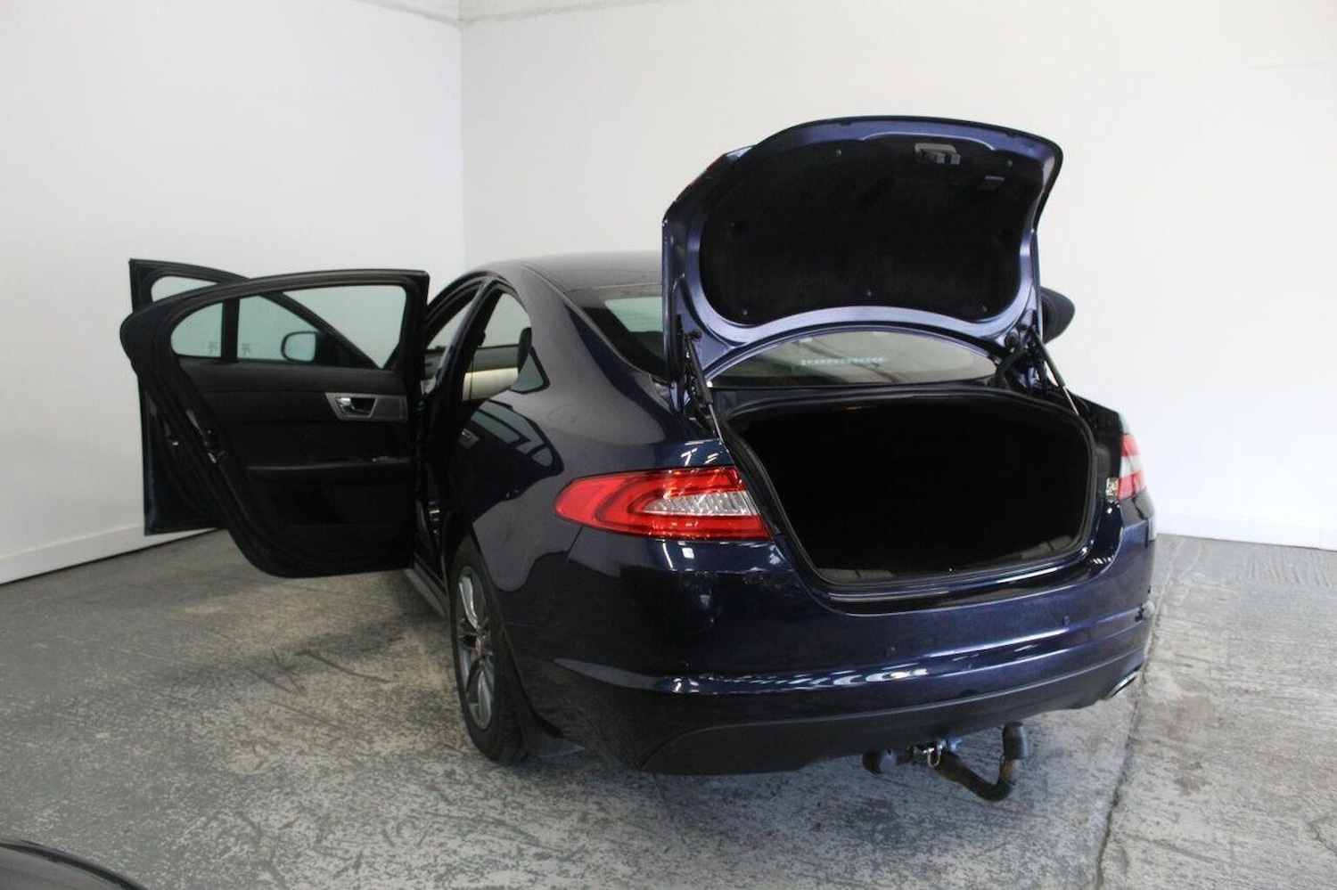 Used Jaguar XF 2015 for sale - 76421883: Photo 21