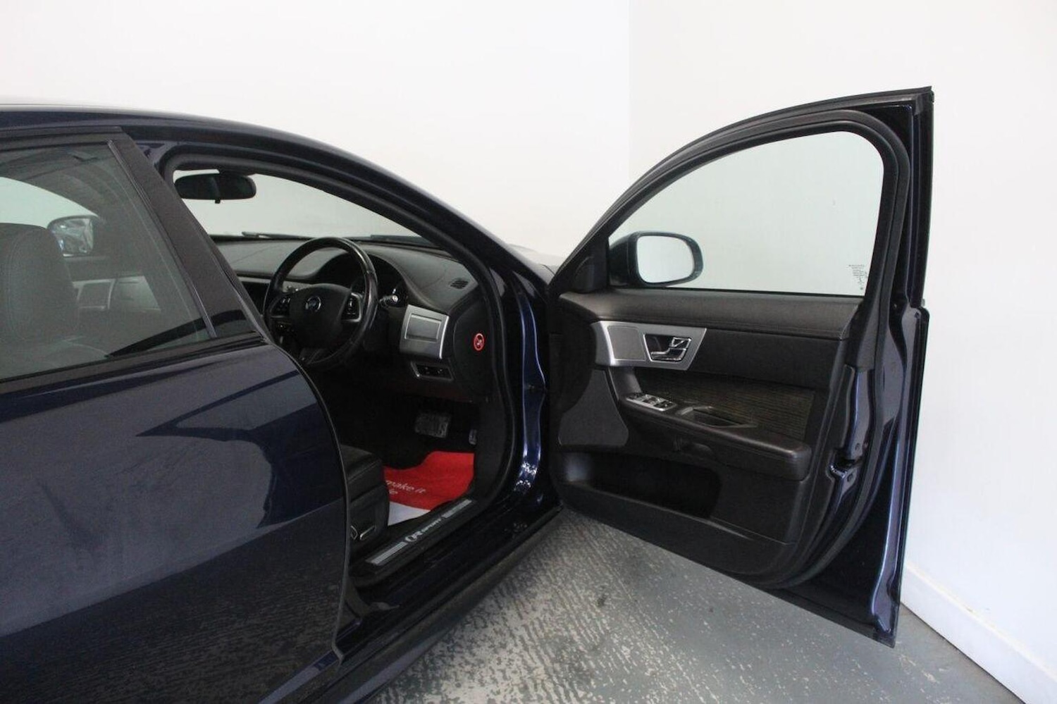 Used Jaguar XF 2015 for sale - 76421883: Photo 25