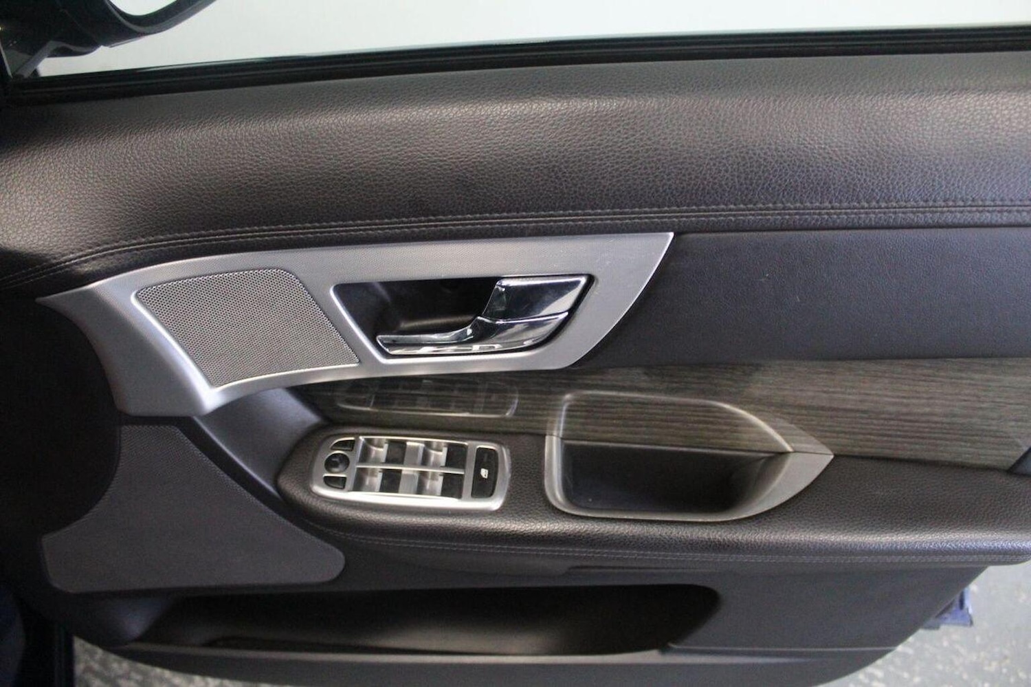 Used Jaguar XF 2015 for sale - 76421883: Photo 48