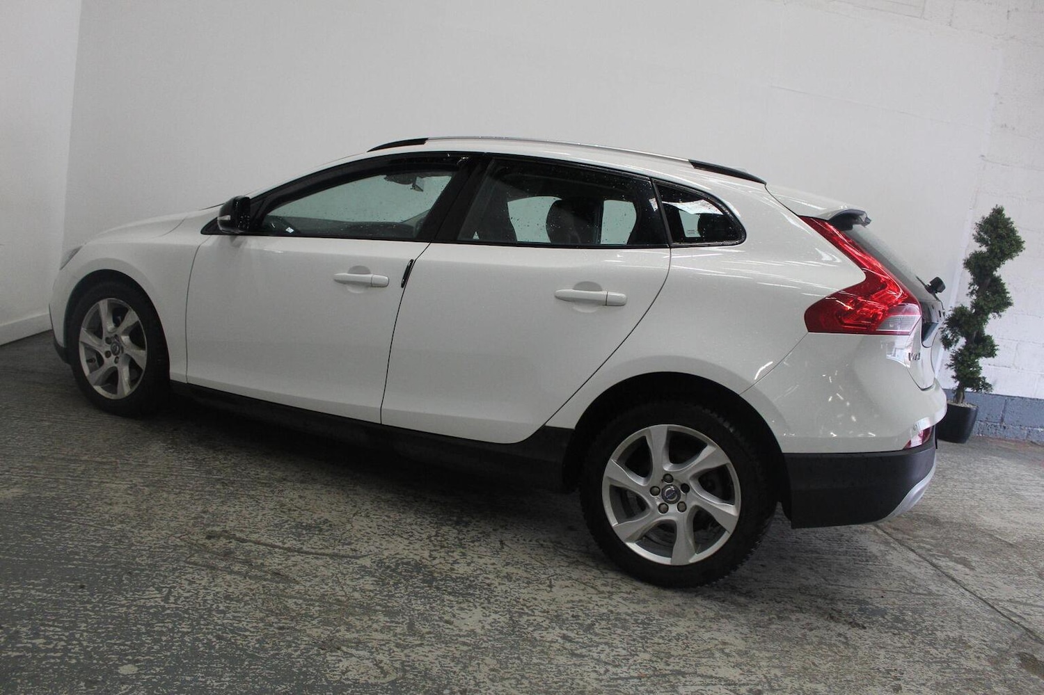 Used Volvo V40 2015 for sale - 77938019: Photo 10
