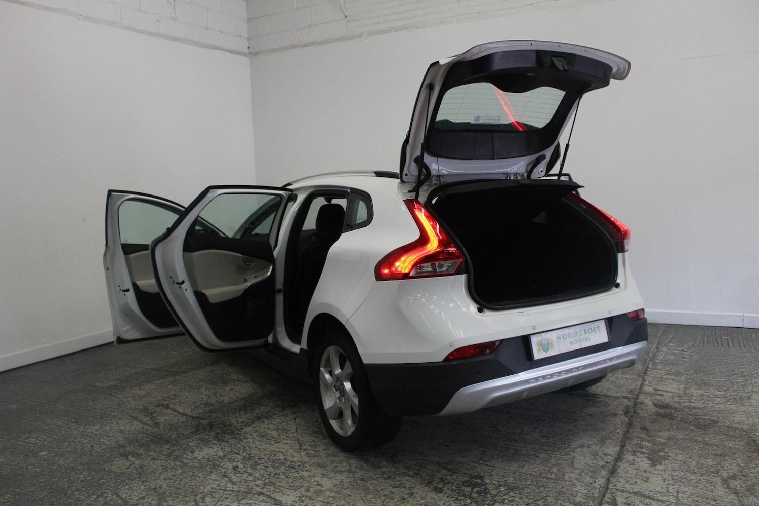 Used Volvo V40 2015 for sale - 77938019: Photo 21