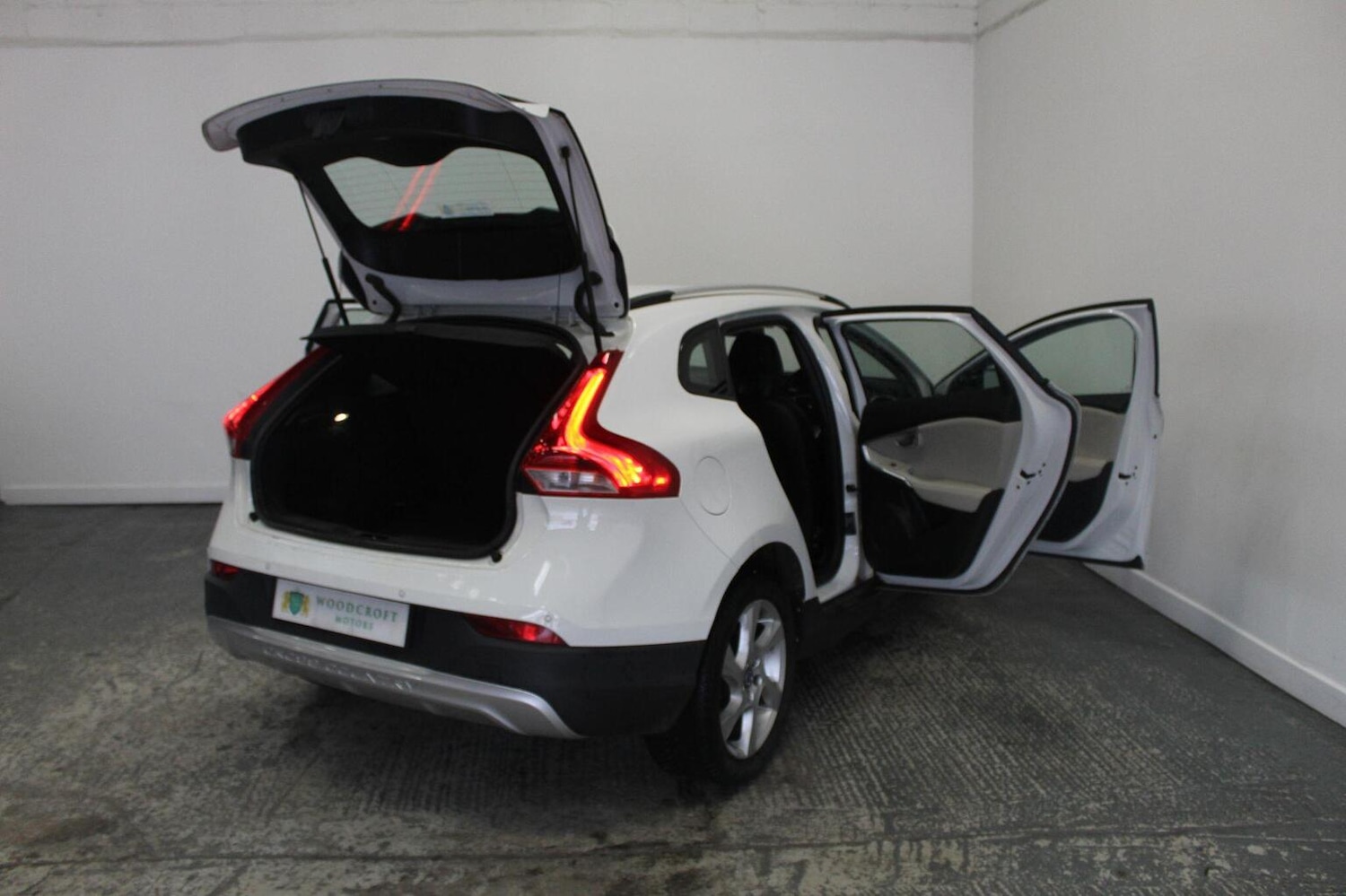 Used Volvo V40 2015 for sale - 77938019: Photo 22