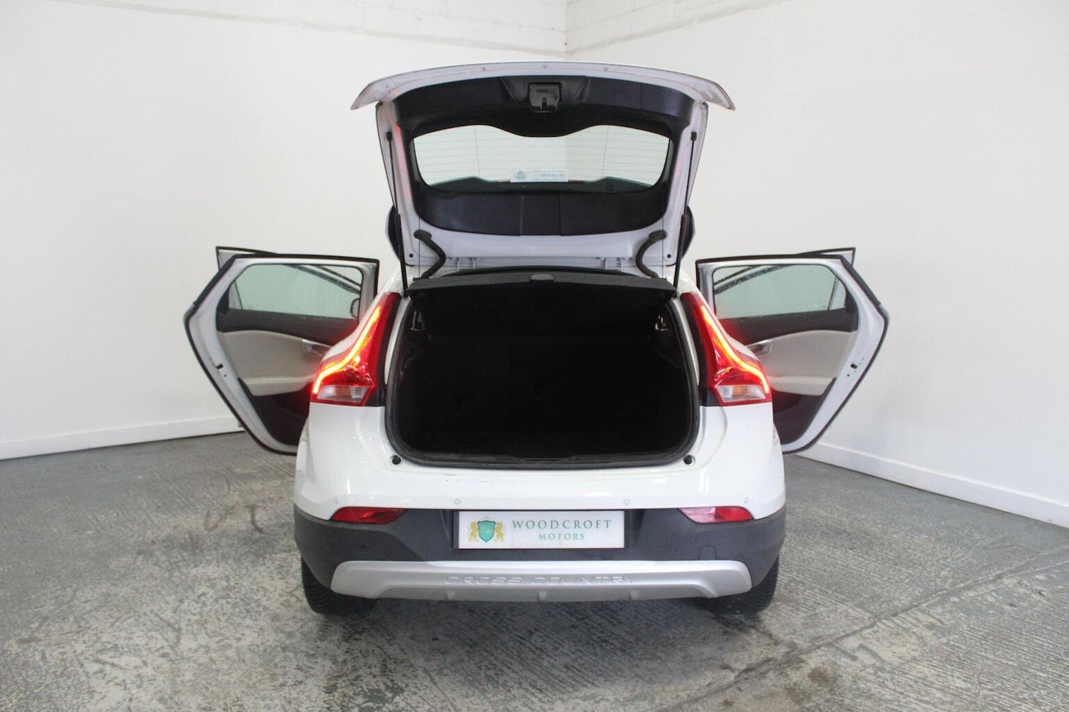 Used Volvo V40 2015 for sale - 77938019: Photo 23
