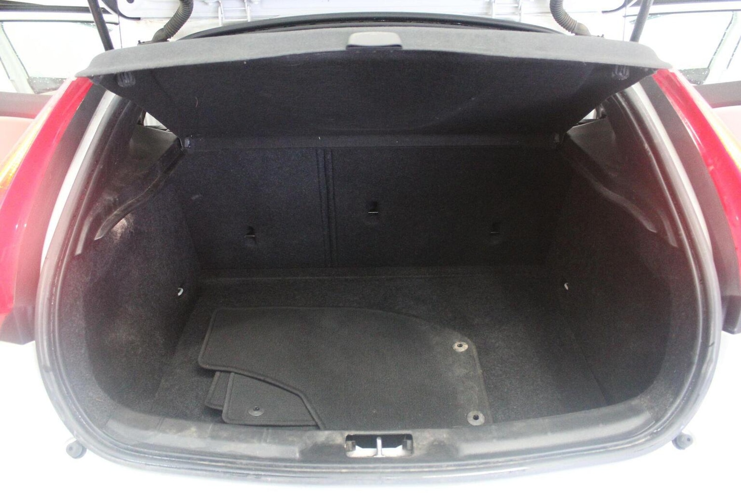 Used Volvo V40 2015 for sale - 77938019: Photo 24