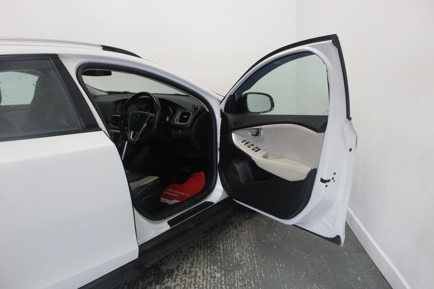 Used Volvo V40 2015 for sale - 77938019: Photo 25