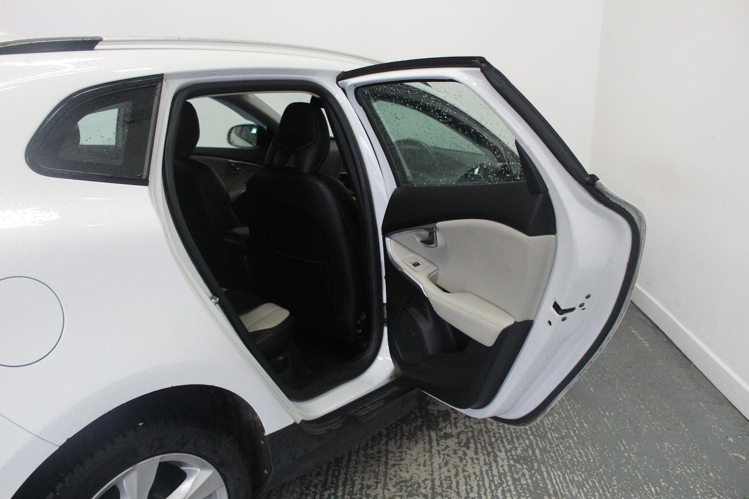 Used Volvo V40 2015 for sale - 77938019: Photo 26