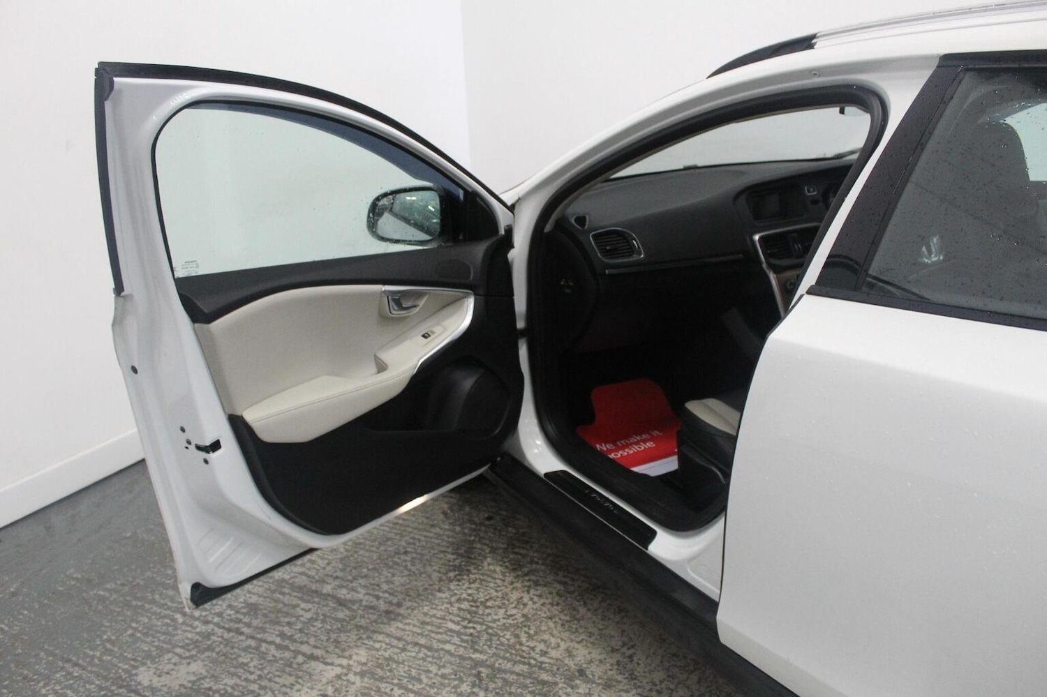 Used Volvo V40 2015 for sale - 77938019: Photo 27