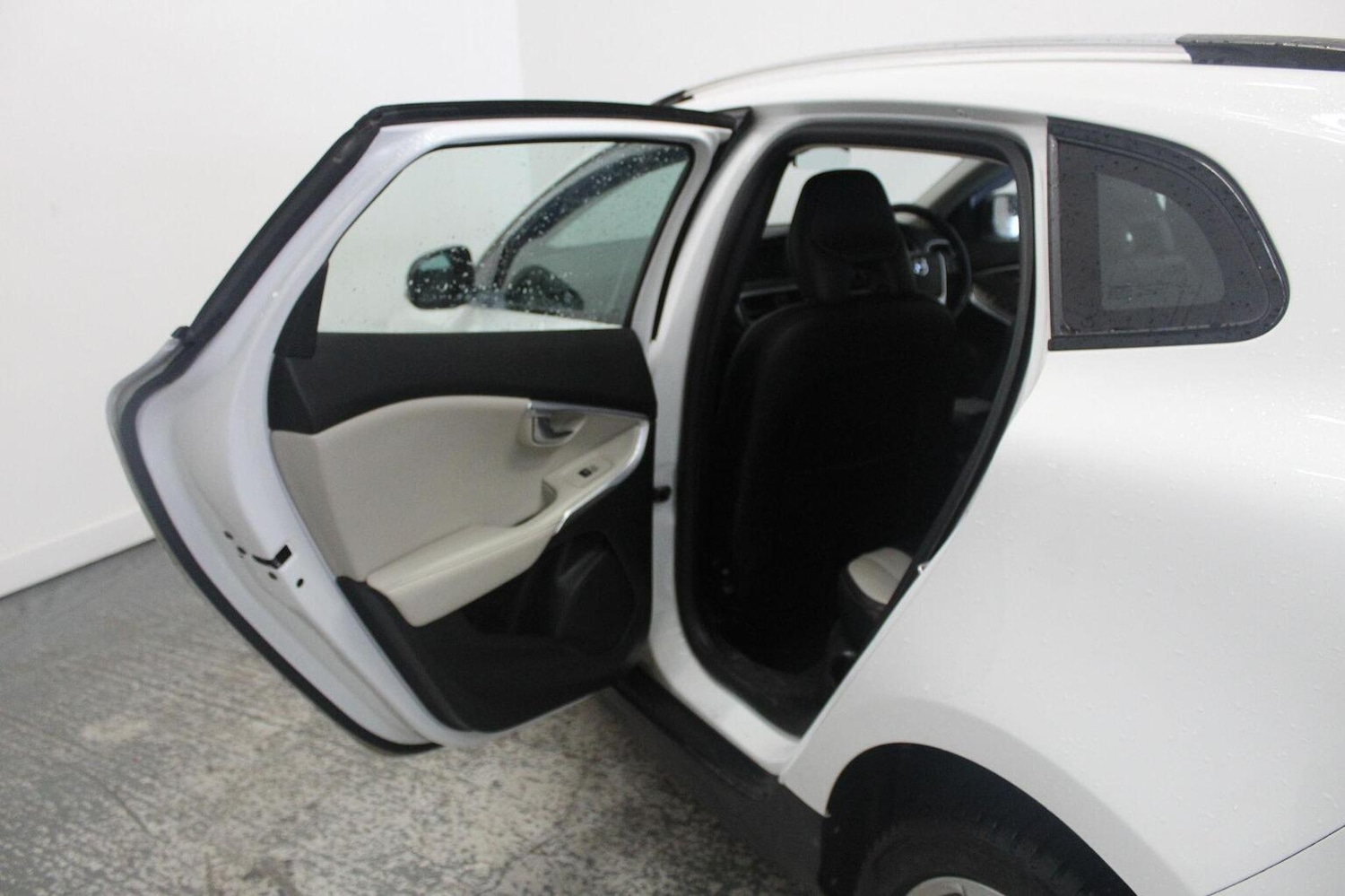 Used Volvo V40 2015 for sale - 77938019: Photo 28