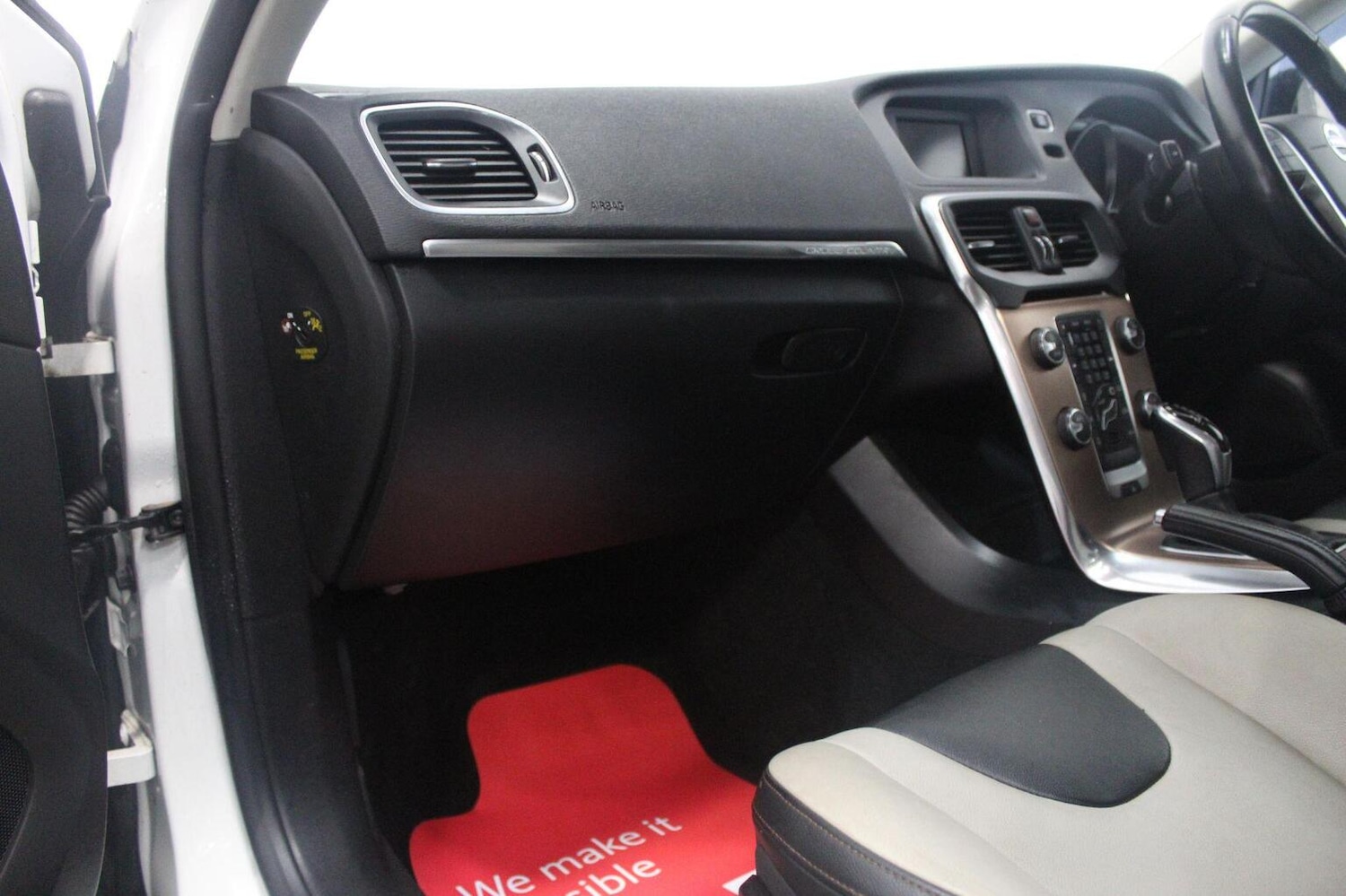 Used Volvo V40 2015 for sale - 77938019: Photo 31