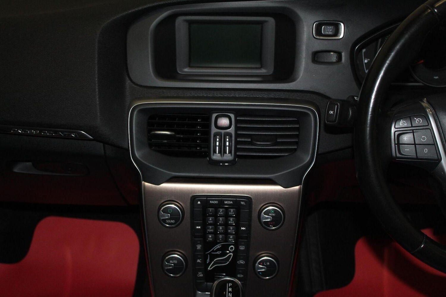 Used Volvo V40 2015 for sale - 77938019: Photo 33