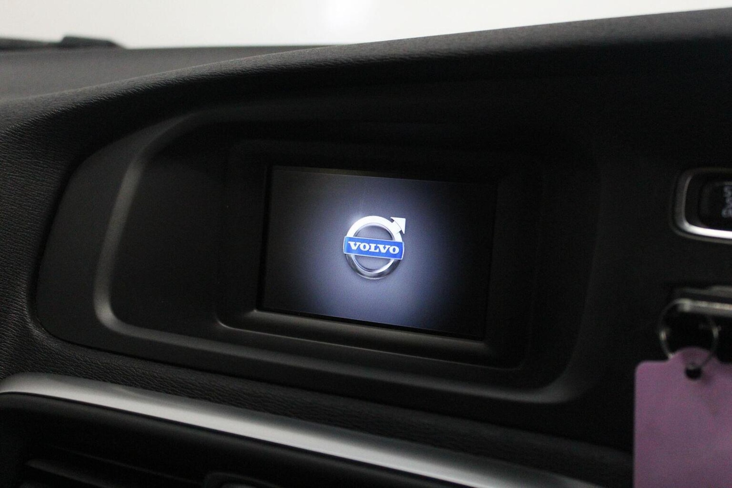 Used Volvo V40 2015 for sale - 77938019: Photo 34