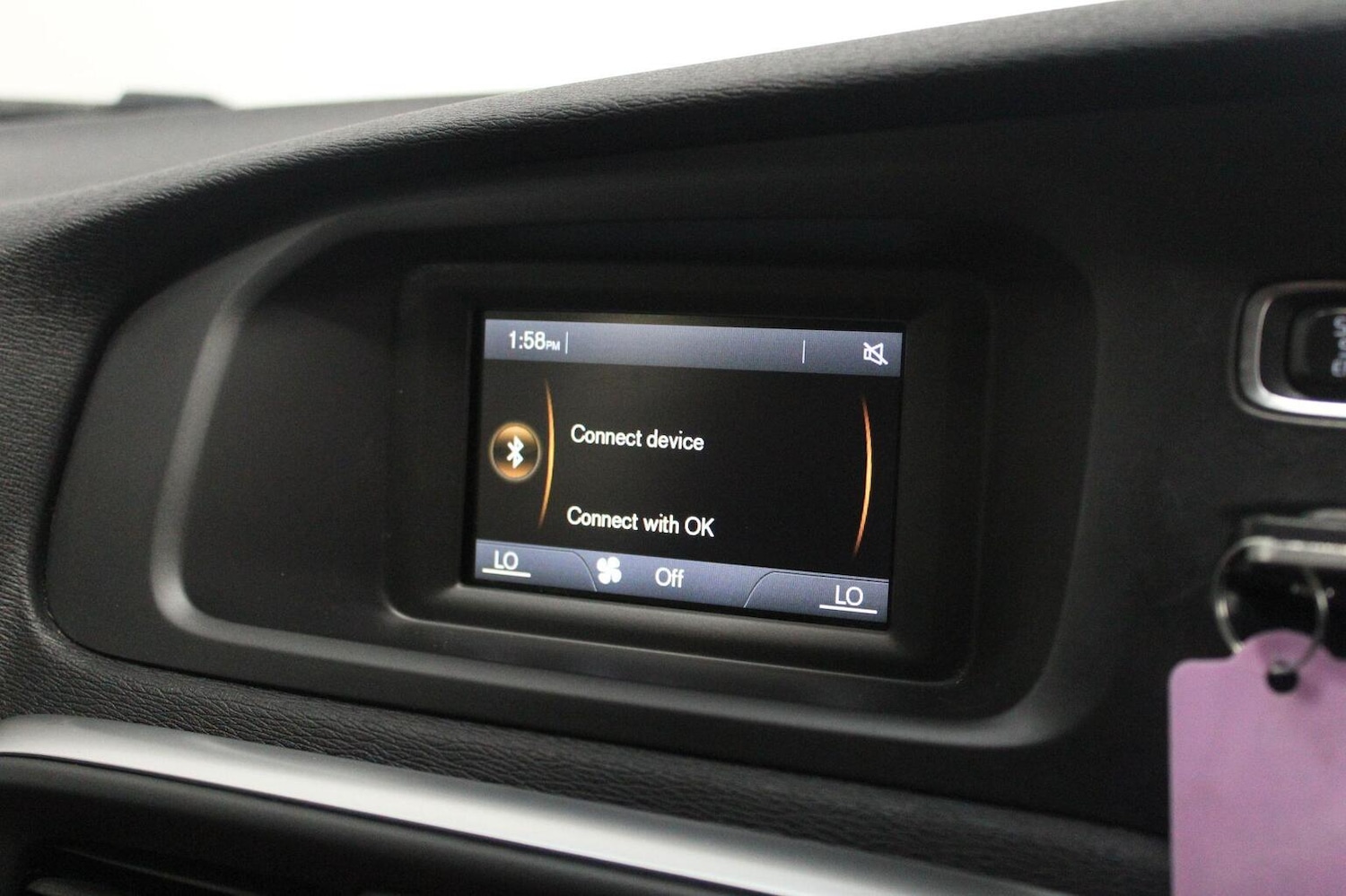 Used Volvo V40 2015 for sale - 77938019: Photo 36