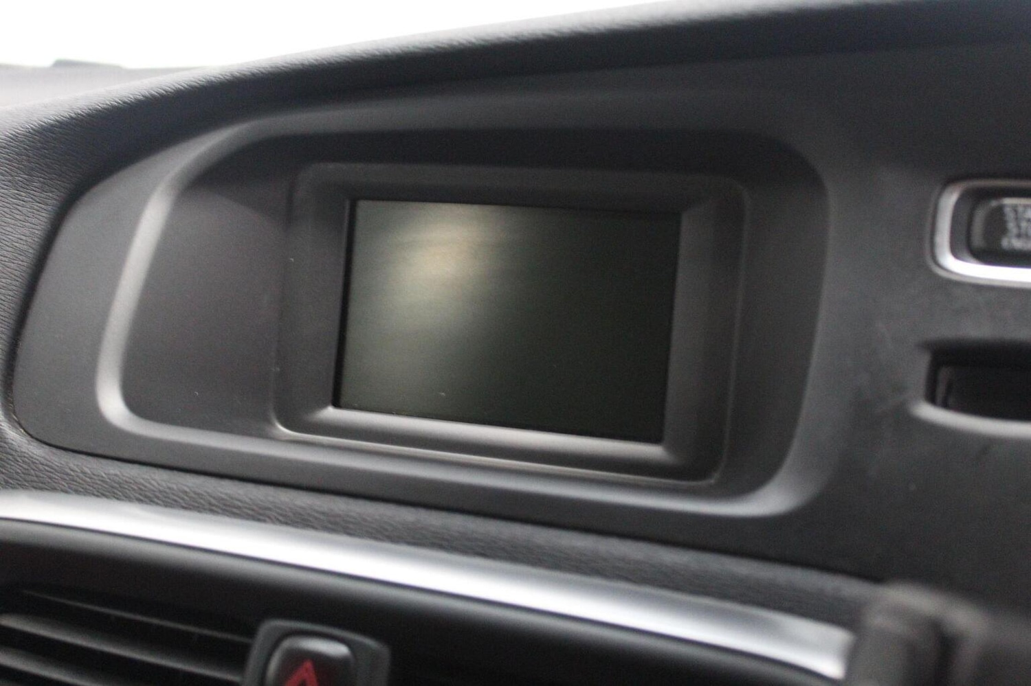 Used Volvo V40 2015 for sale - 77938019: Photo 38