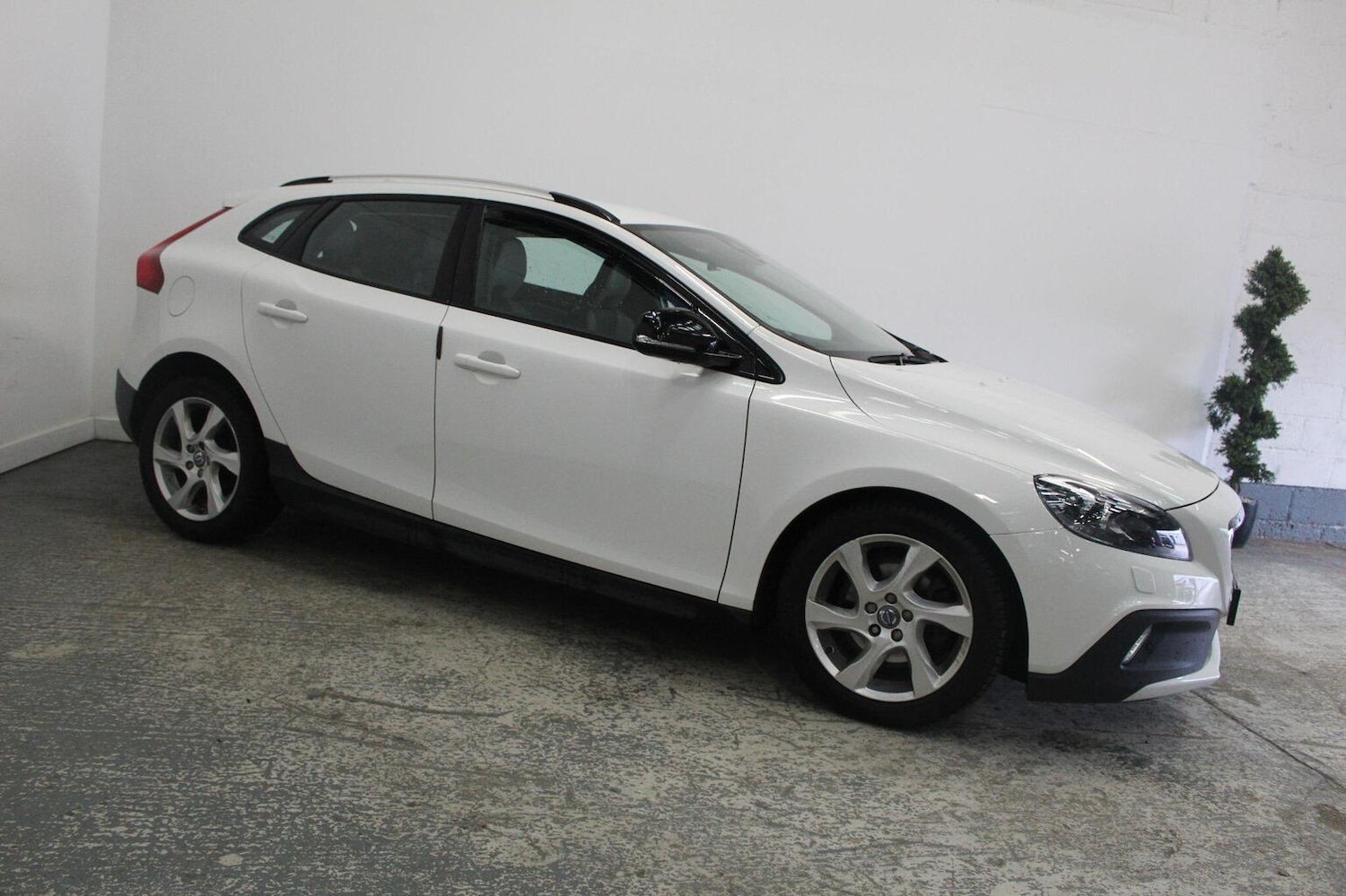 Used Volvo V40 2015 for sale - 77938019: Photo 4
