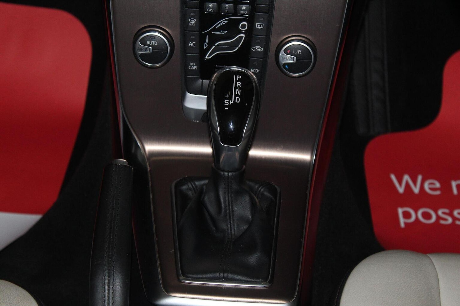 Used Volvo V40 2015 for sale - 77938019: Photo 40