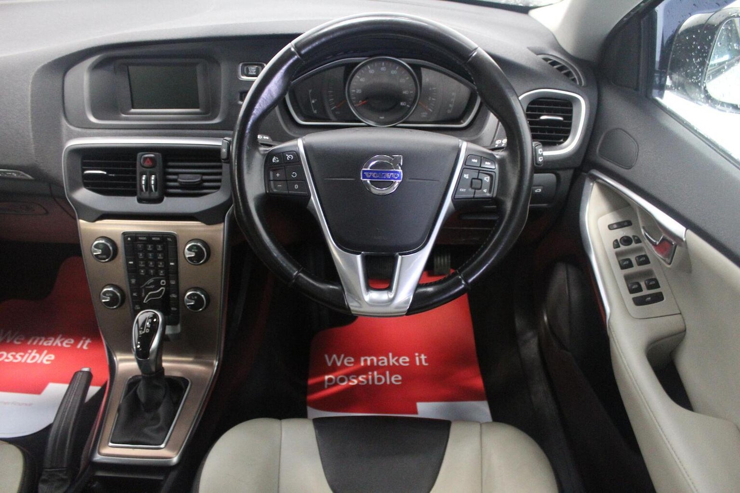 Used Volvo V40 2015 for sale - 77938019: Photo 42