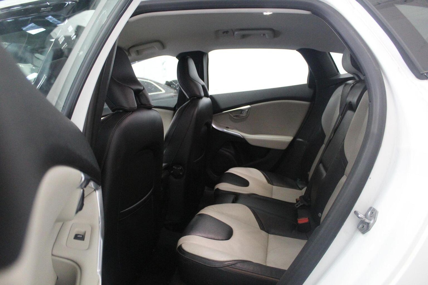 Used Volvo V40 2015 for sale - 77938019: Photo 49