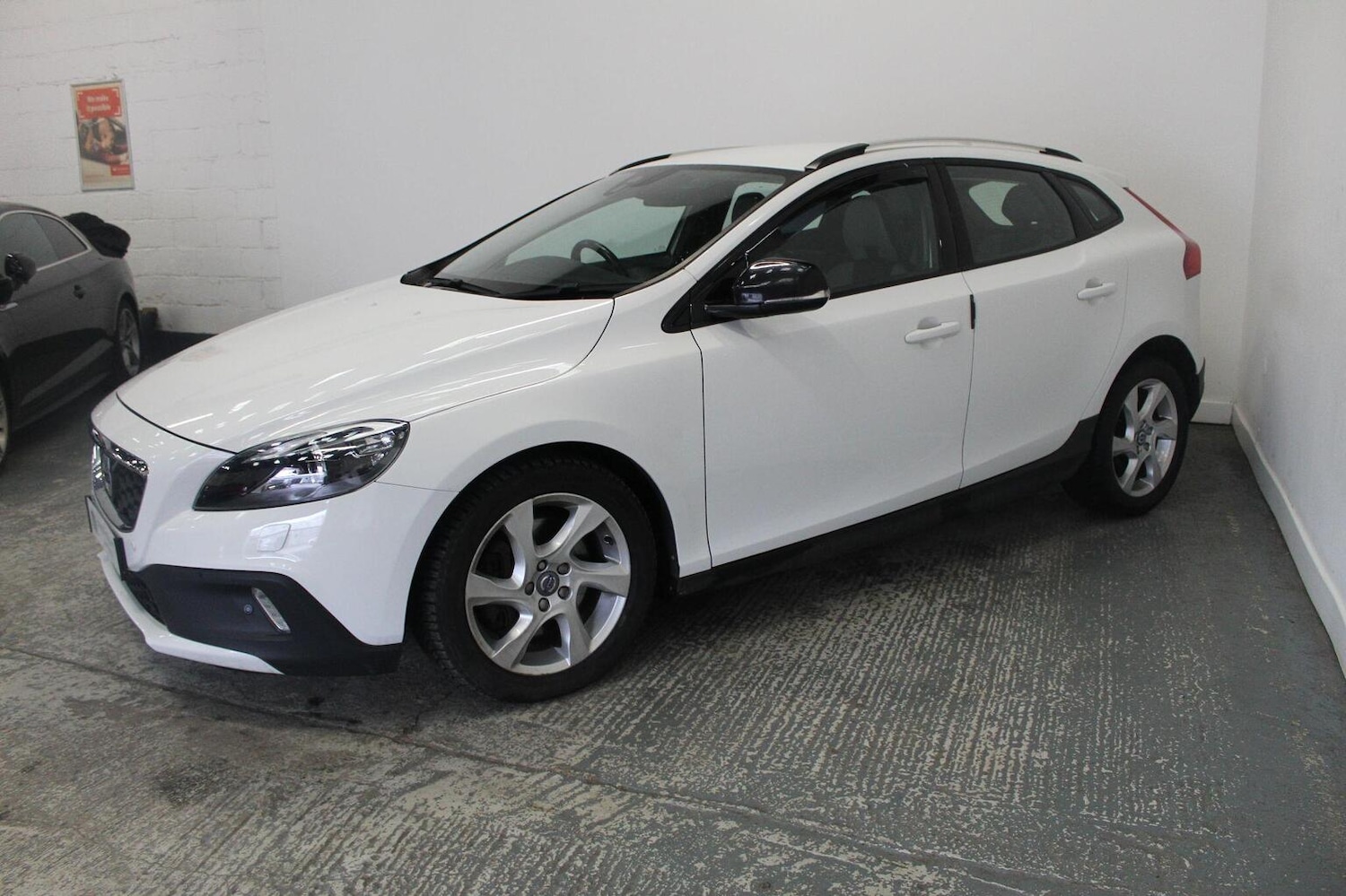 Used Volvo V40 2015 for sale - 77938019: Photo 5