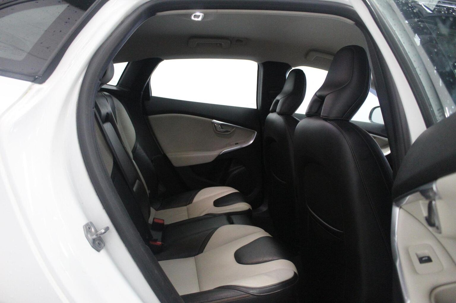 Used Volvo V40 2015 for sale - 77938019: Photo 50