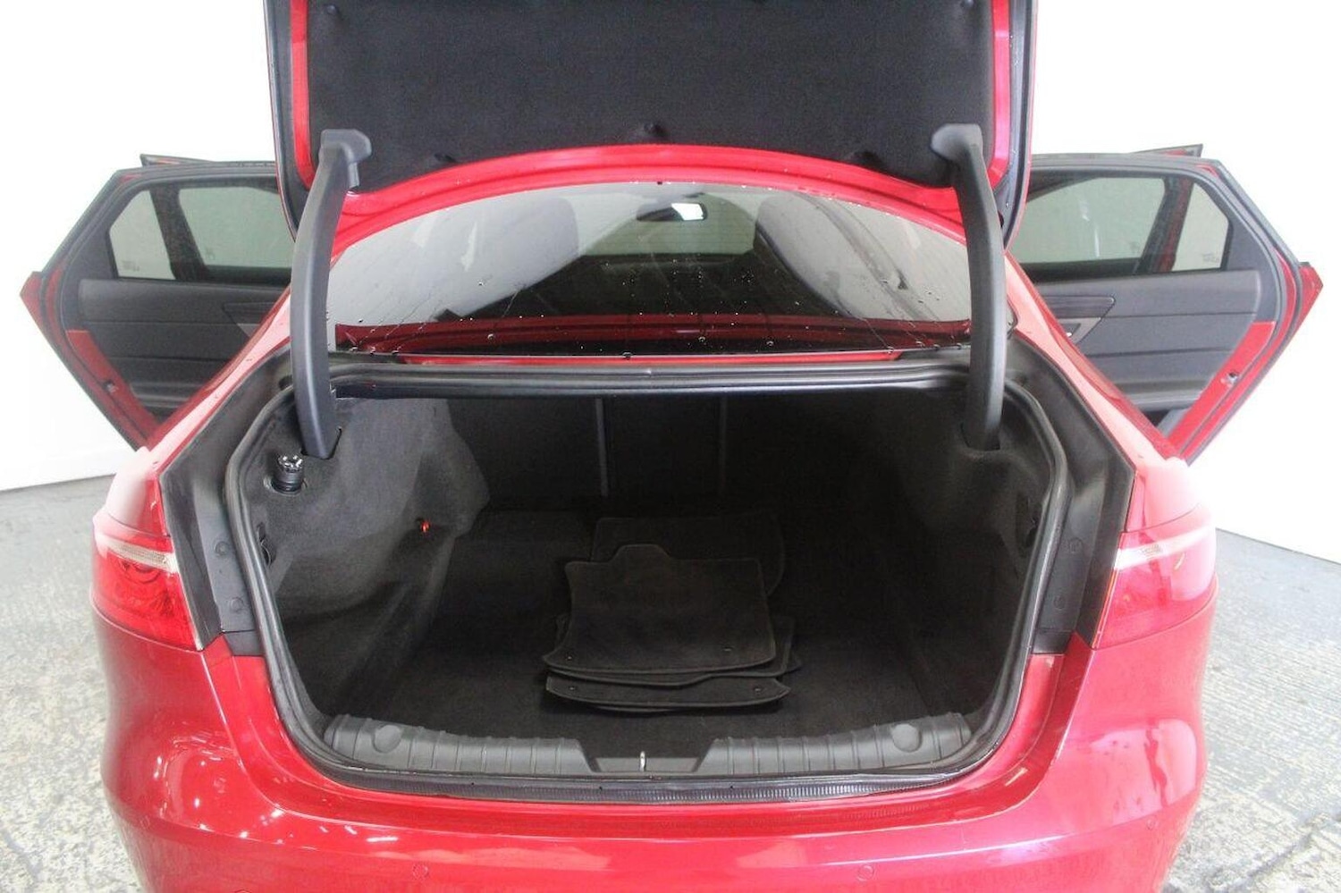 Used Jaguar XF 2015 for sale - 77937841: Photo 26