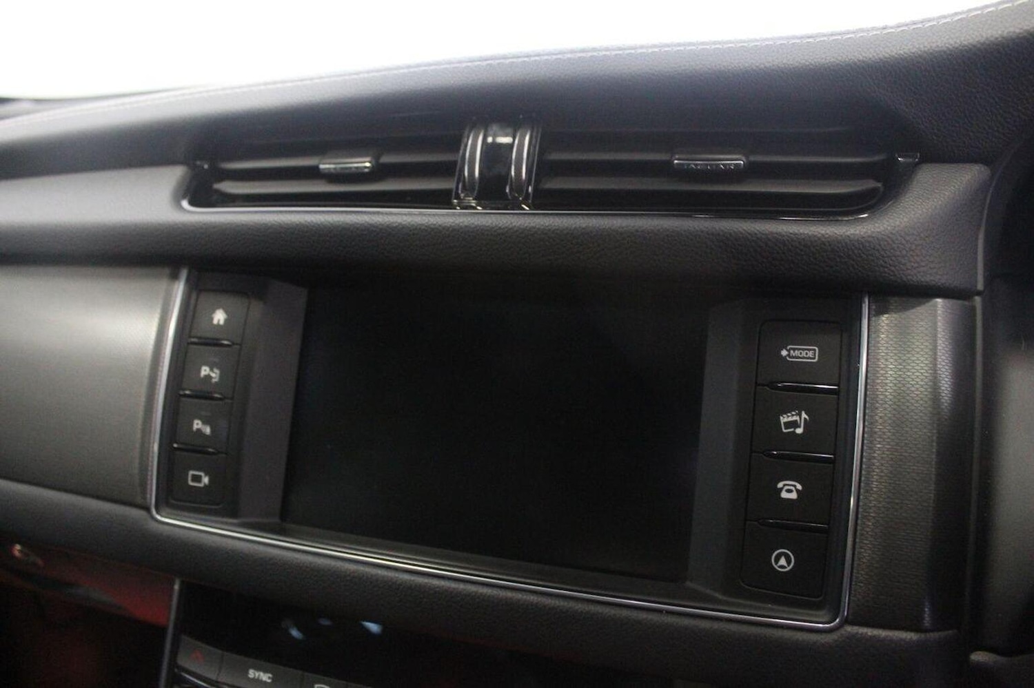 Used Jaguar XF 2015 for sale - 77937841: Photo 46