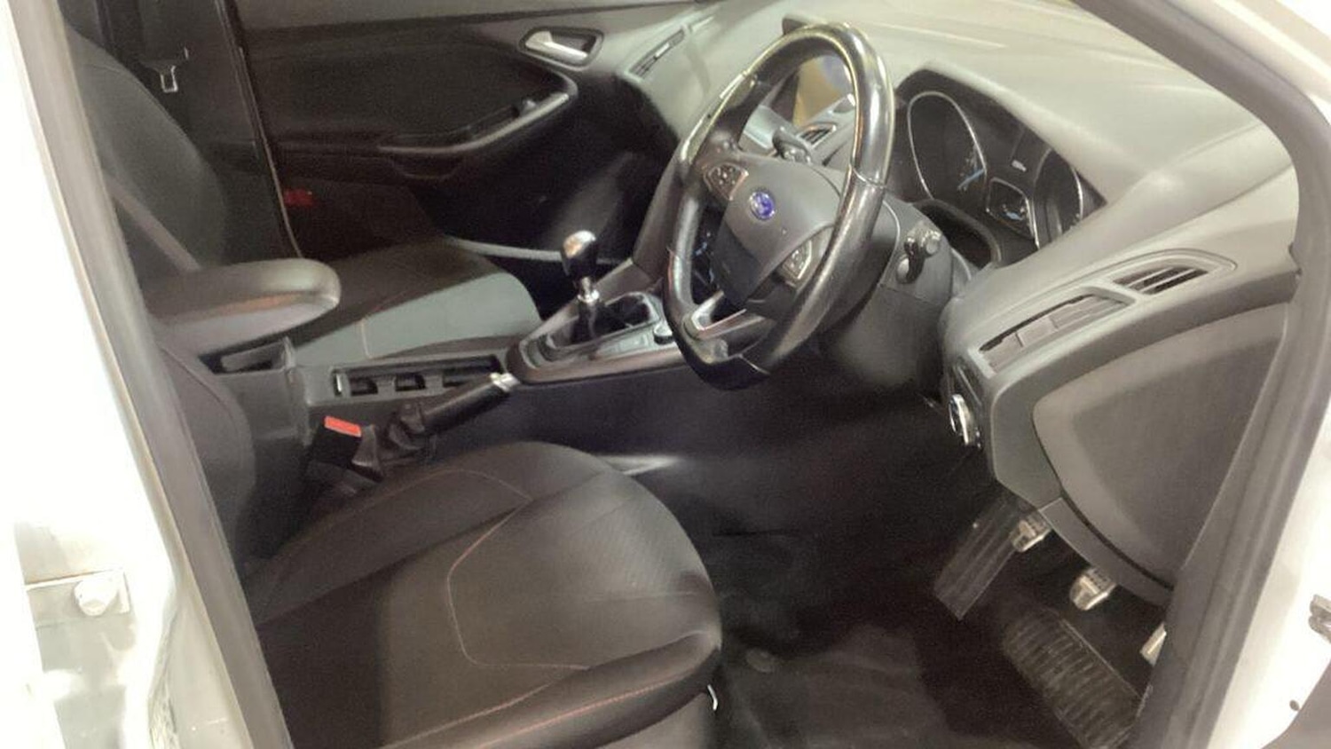 Used Ford Focus 2017 for sale - 76380305: Photo 13