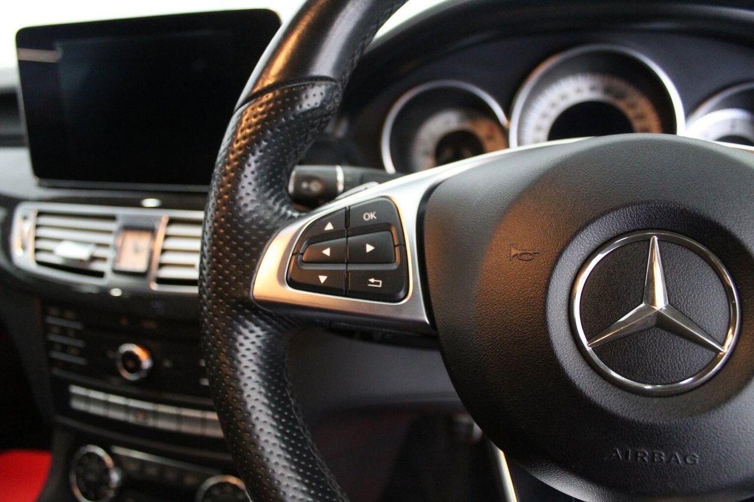 Used Mercedes-Benz CLS 2015 for sale - 76951141: Photo 46