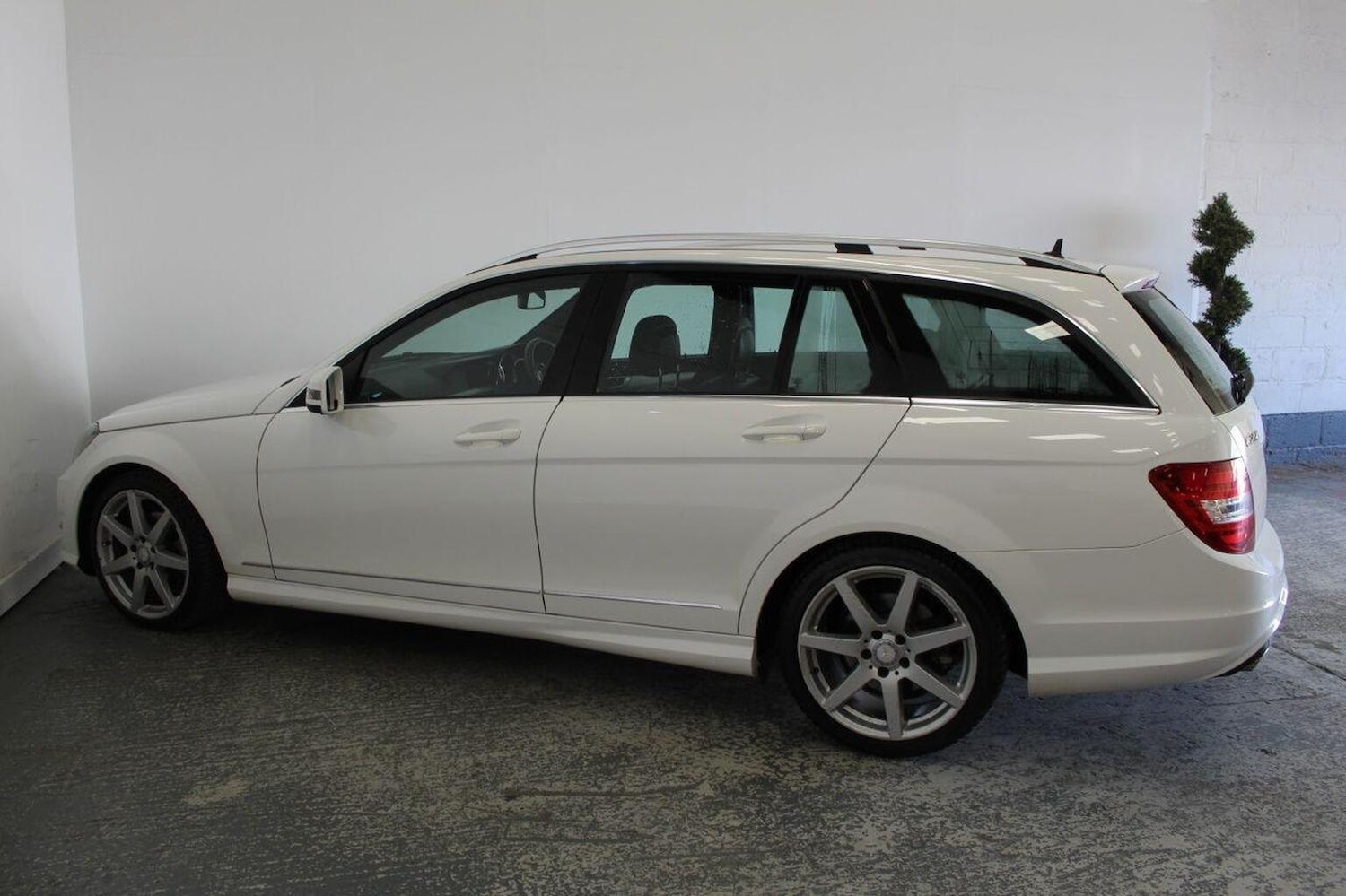 Used Mercedes-Benz C Class 2014 for sale - 76536749: Photo 10