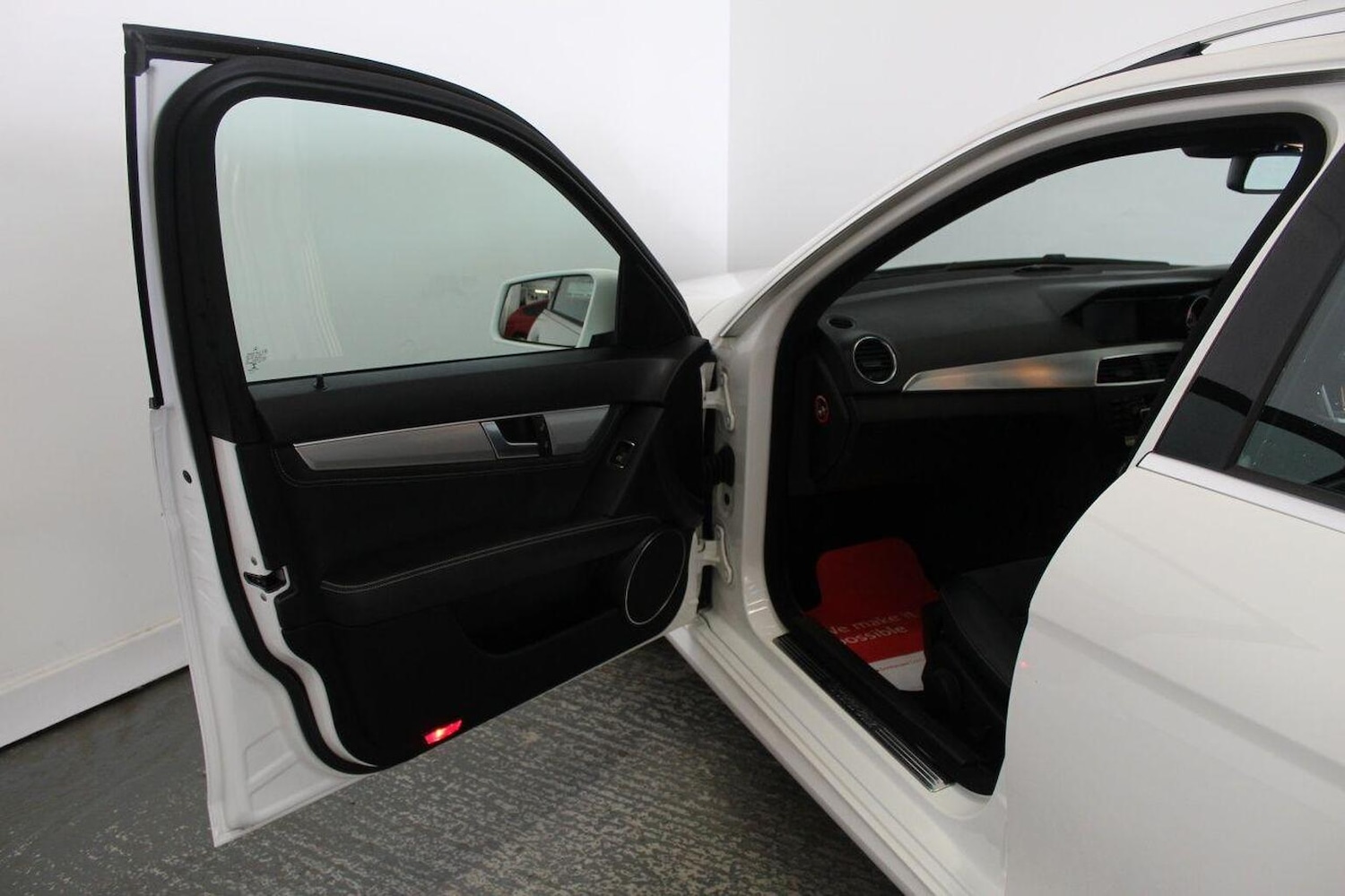 Used Mercedes-Benz C Class 2014 for sale - 76536749: Photo 23