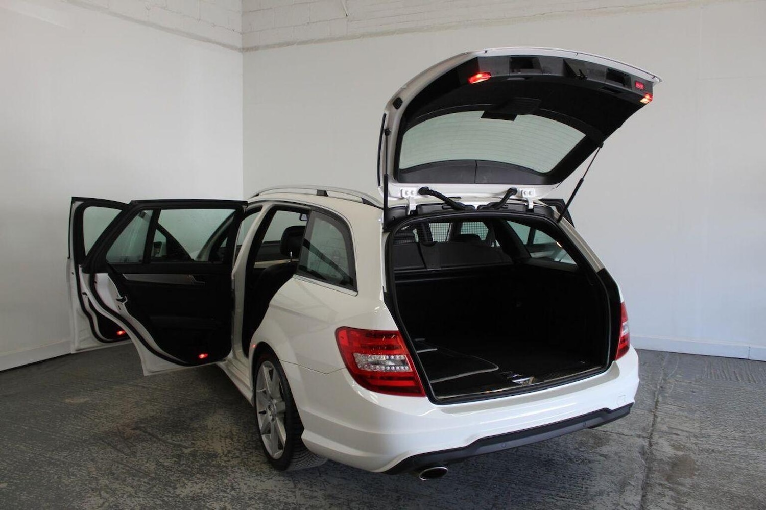 Used Mercedes-Benz C Class 2014 for sale - 76536749: Photo 25