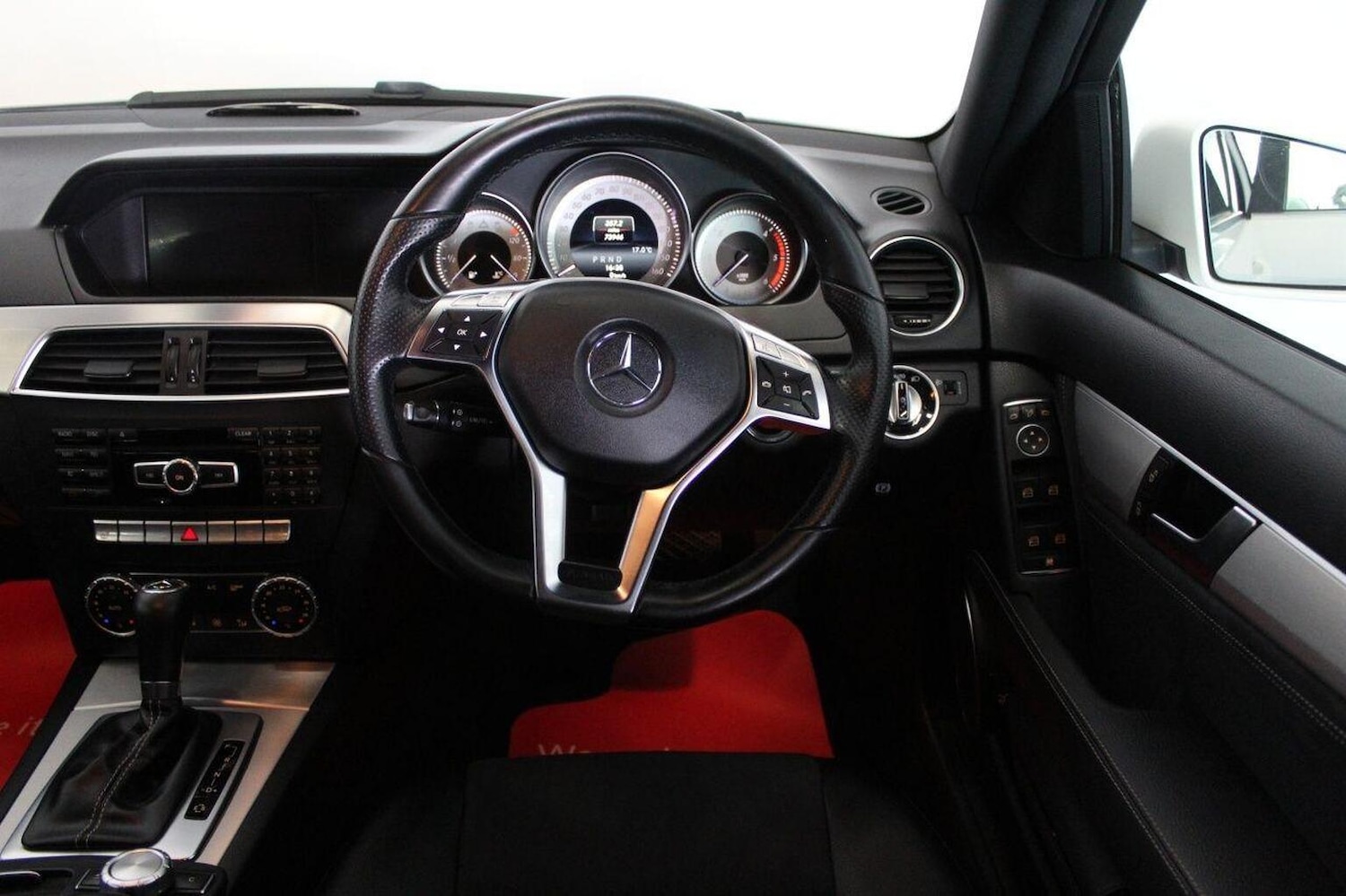 Used Mercedes-Benz C Class 2014 for sale - 76536749: Photo 47