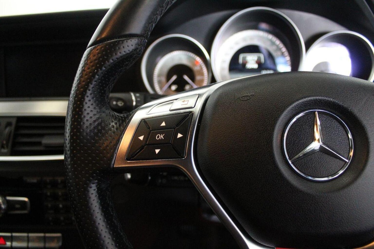 Used Mercedes-Benz C Class 2014 for sale - 76536749: Photo 48