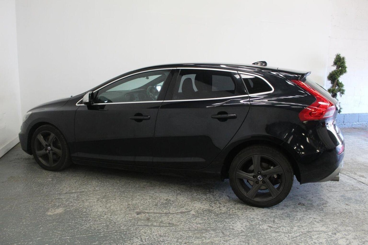 Used Volvo V40 2015 for sale - 76799297: Photo 10