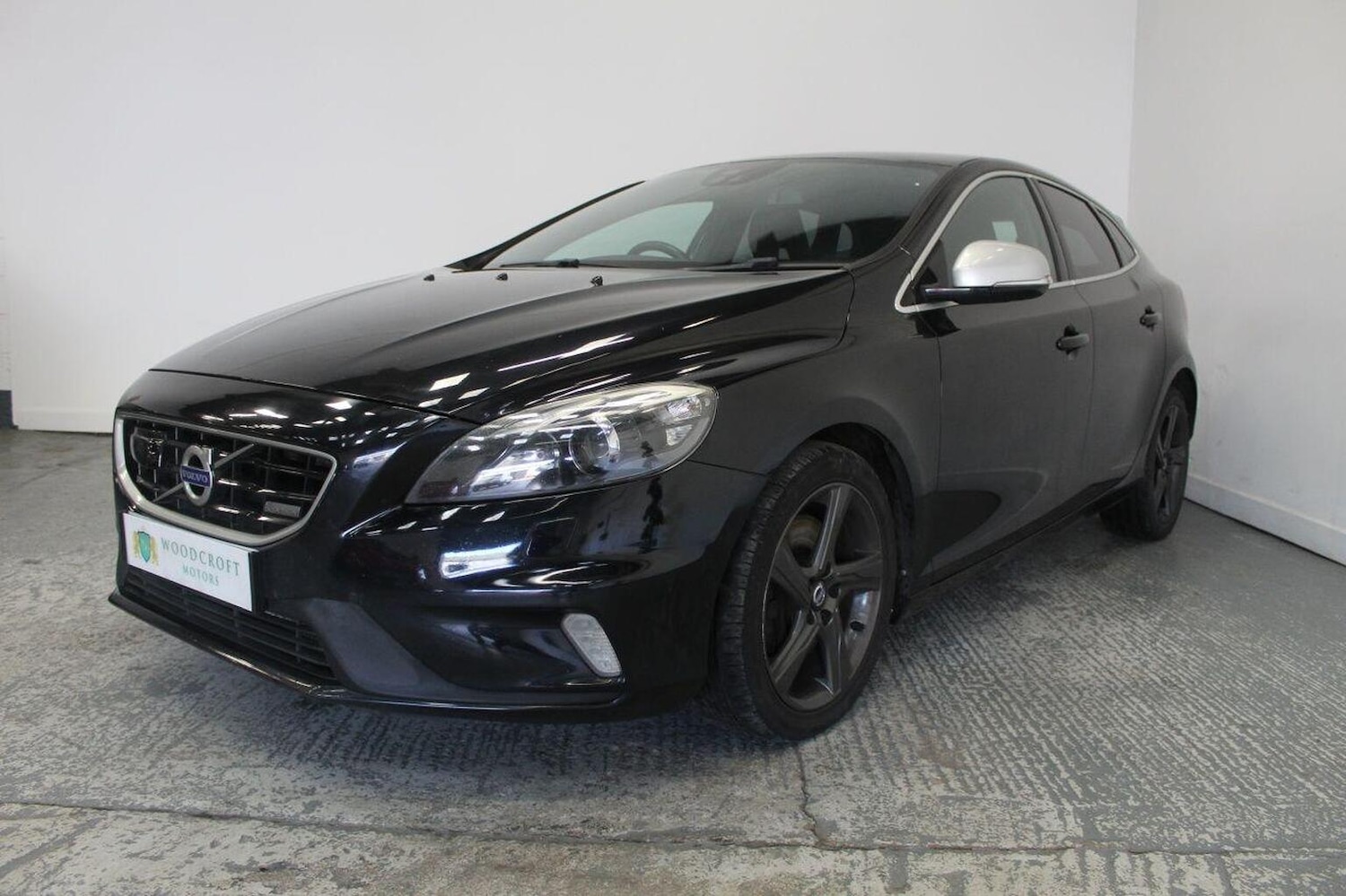 Used Volvo V40 2015 for sale - 76799297: Photo 2