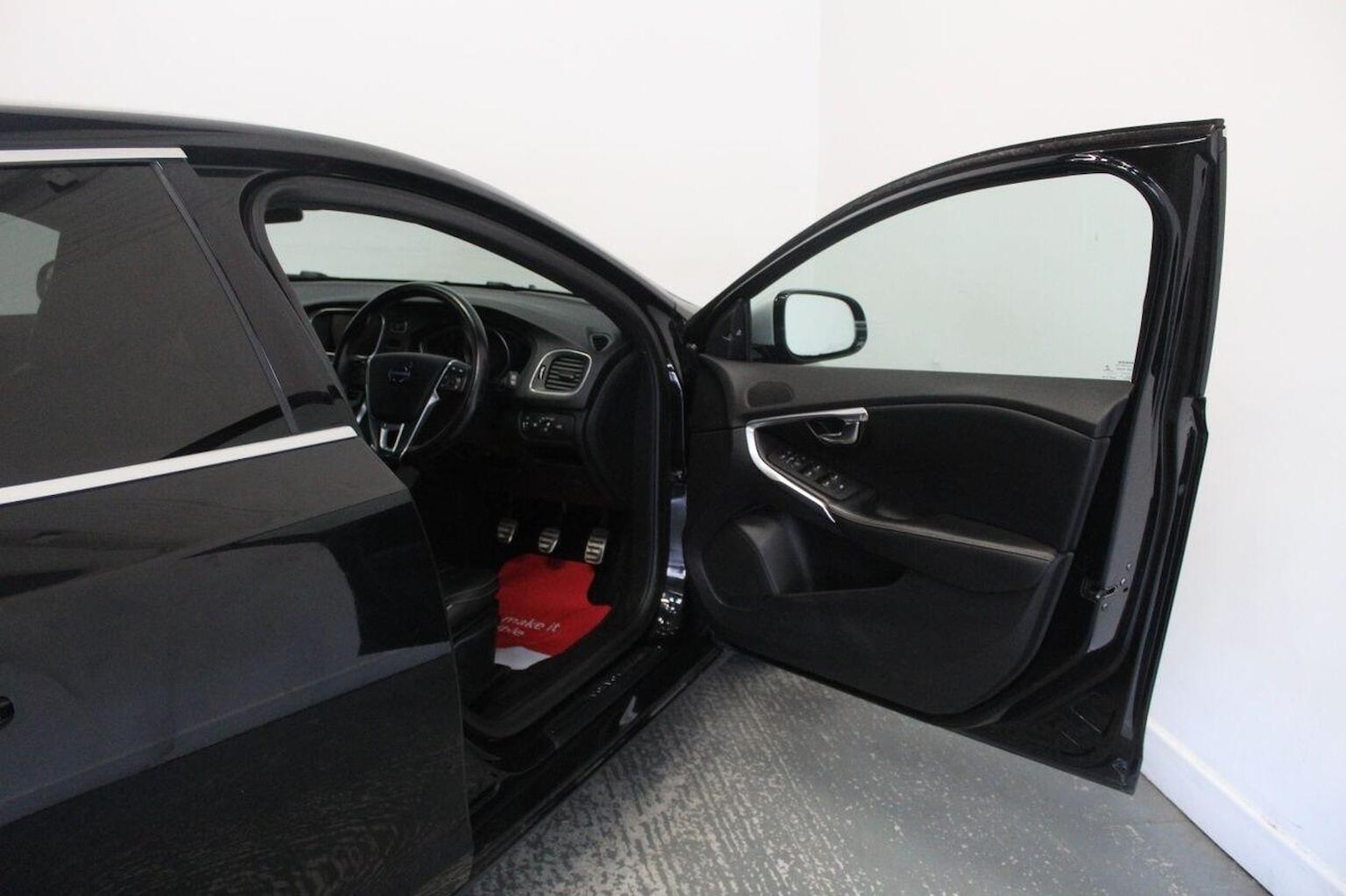 Used Volvo V40 2015 for sale - 76799297: Photo 24