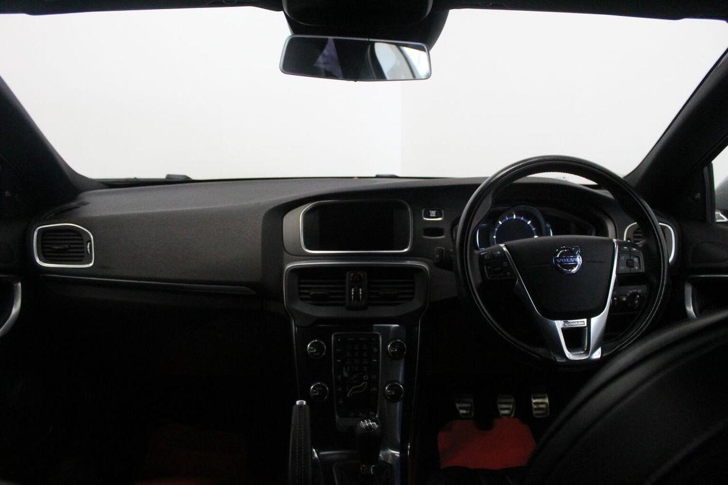 Used Volvo V40 2015 for sale - 76799297: Photo 28