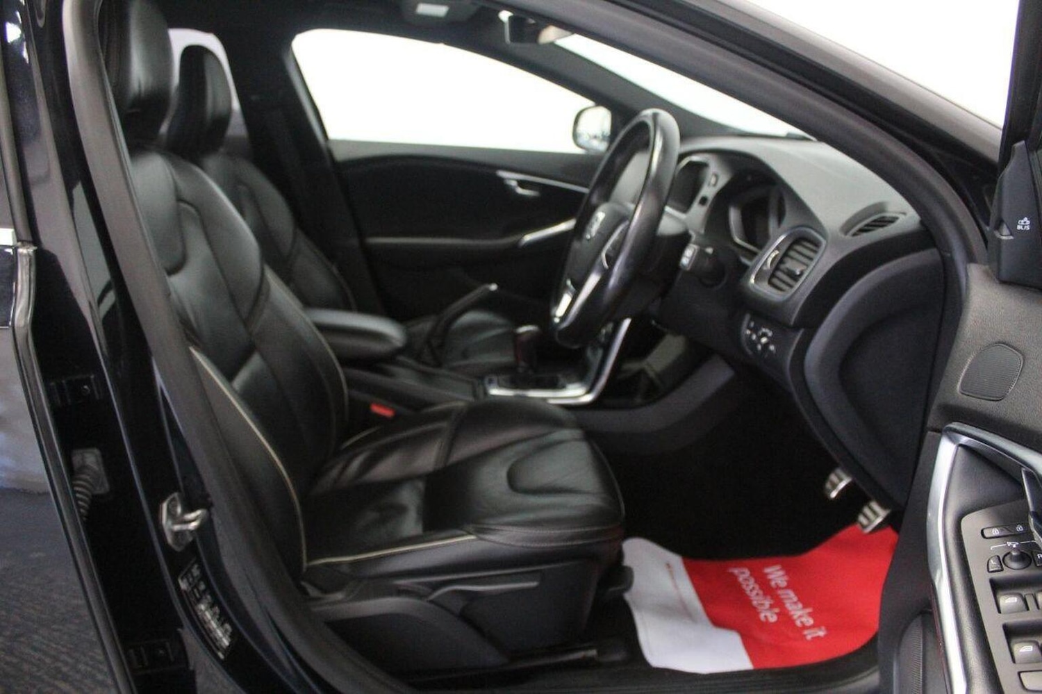 Used Volvo V40 2015 for sale - 76799297: Photo 29