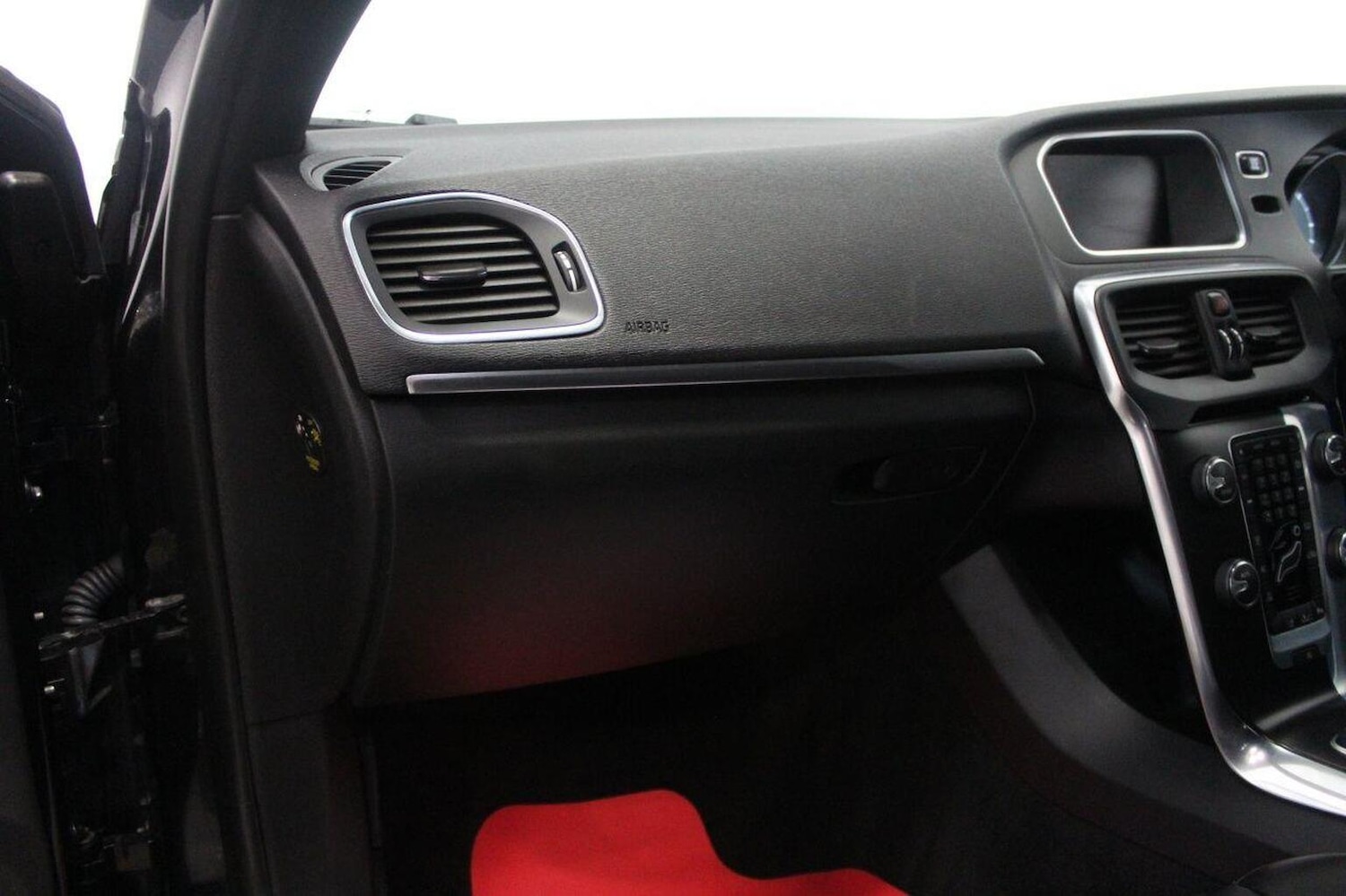 Used Volvo V40 2015 for sale - 76799297: Photo 30