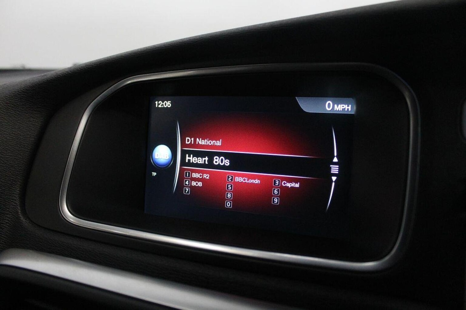 Used Volvo V40 2015 for sale - 76799297: Photo 35