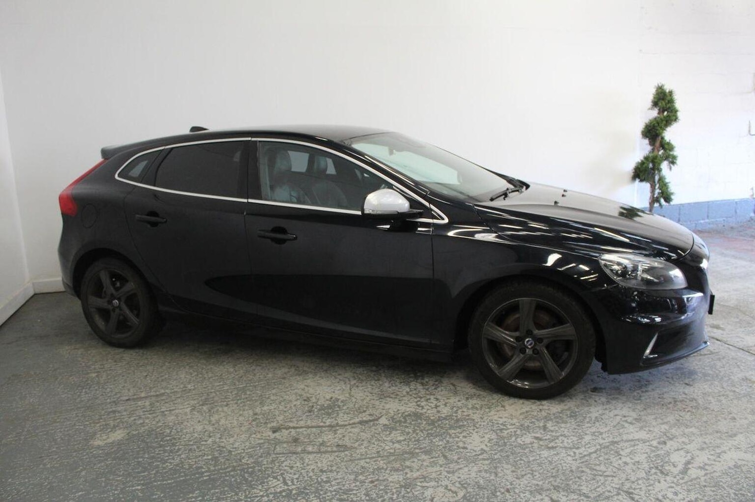 Used Volvo V40 2015 for sale - 76799297: Photo 4