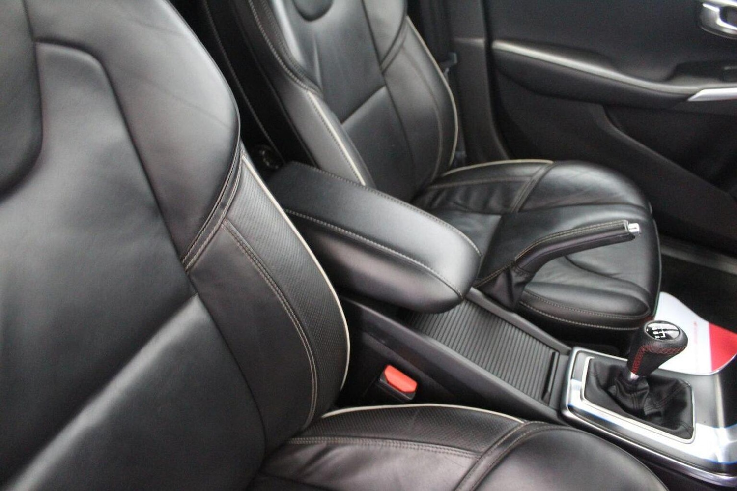 Used Volvo V40 2015 for sale - 76799297: Photo 42