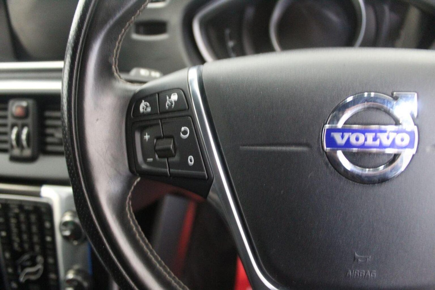 Used Volvo V40 2015 for sale - 76799297: Photo 44