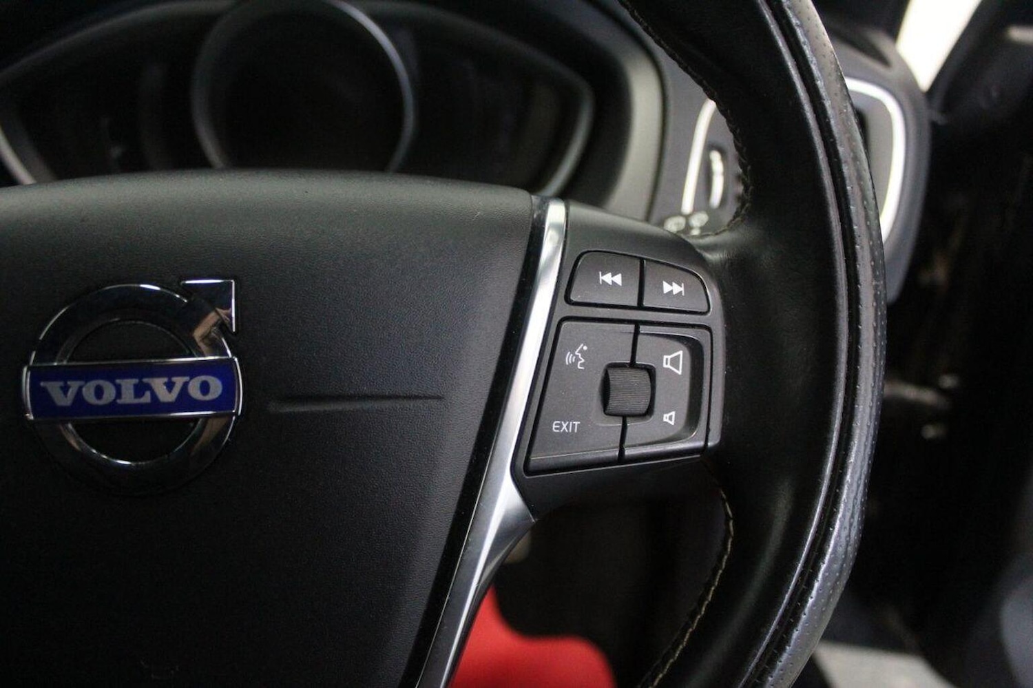 Used Volvo V40 2015 for sale - 76799297: Photo 45