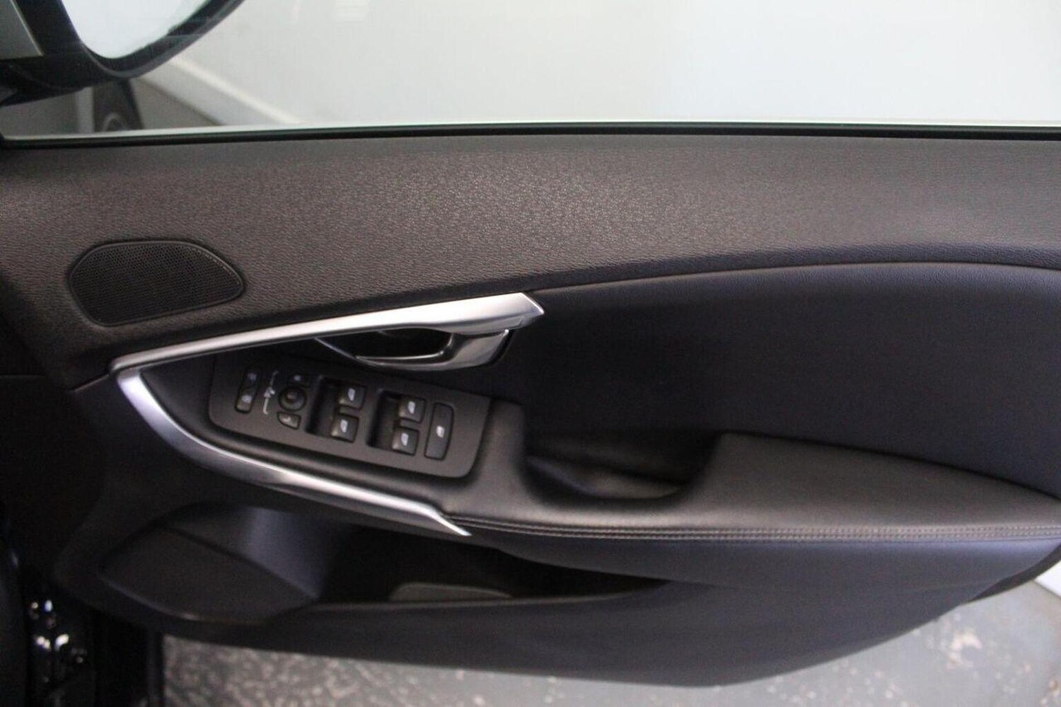 Used Volvo V40 2015 for sale - 76799297: Photo 47