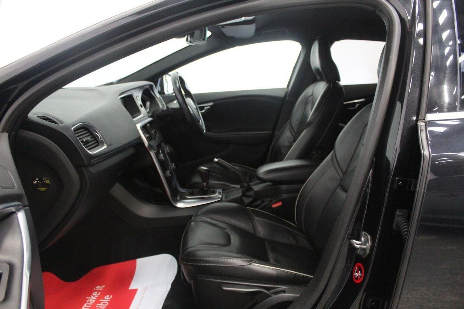 Used Volvo V40 2015 for sale - 76799297: Photo 49