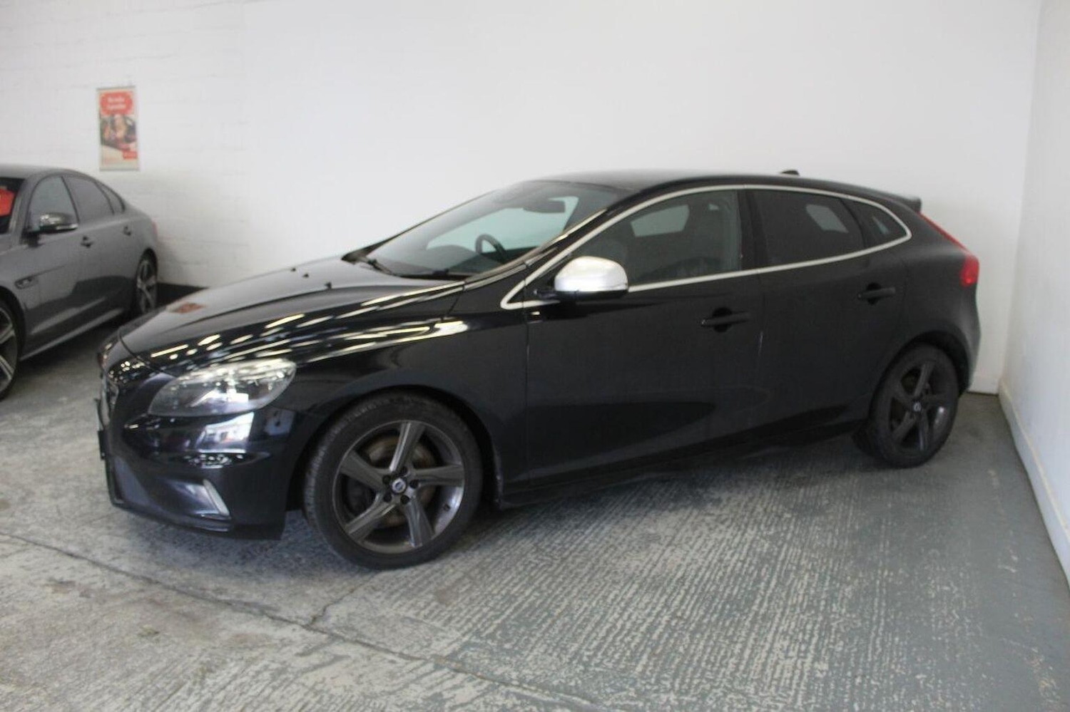 Used Volvo V40 2015 for sale - 76799297: Photo 5