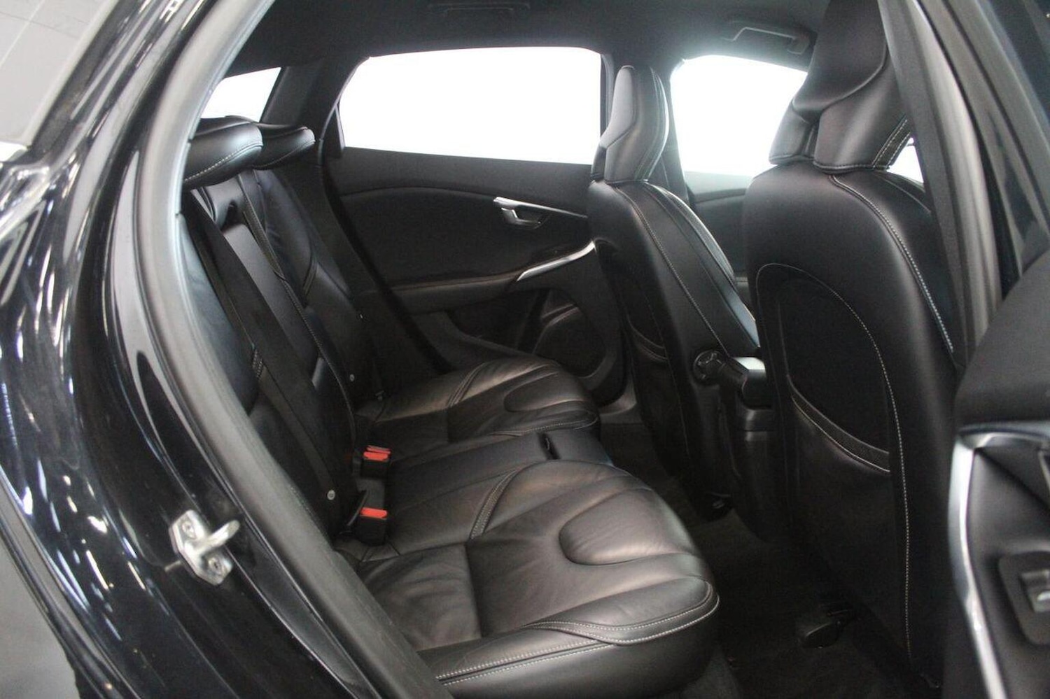 Used Volvo V40 2015 for sale - 76799297: Photo 52