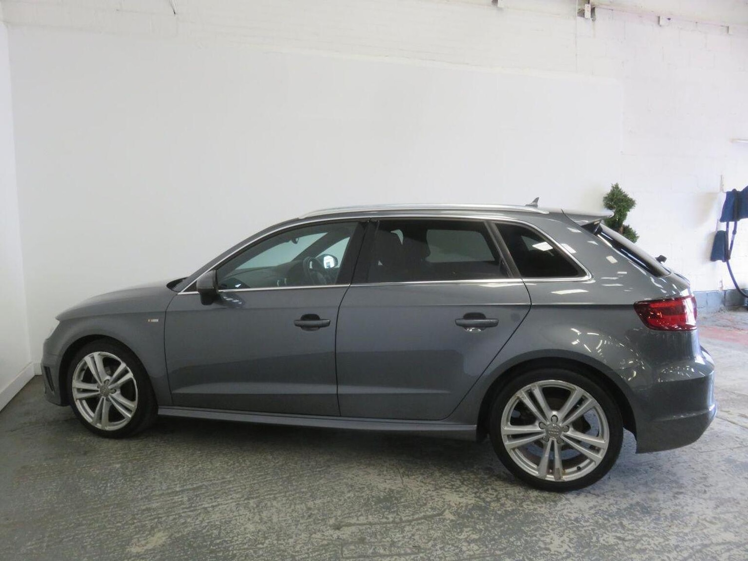Used Audi A3 2014 for sale - 77438471: Photo 10