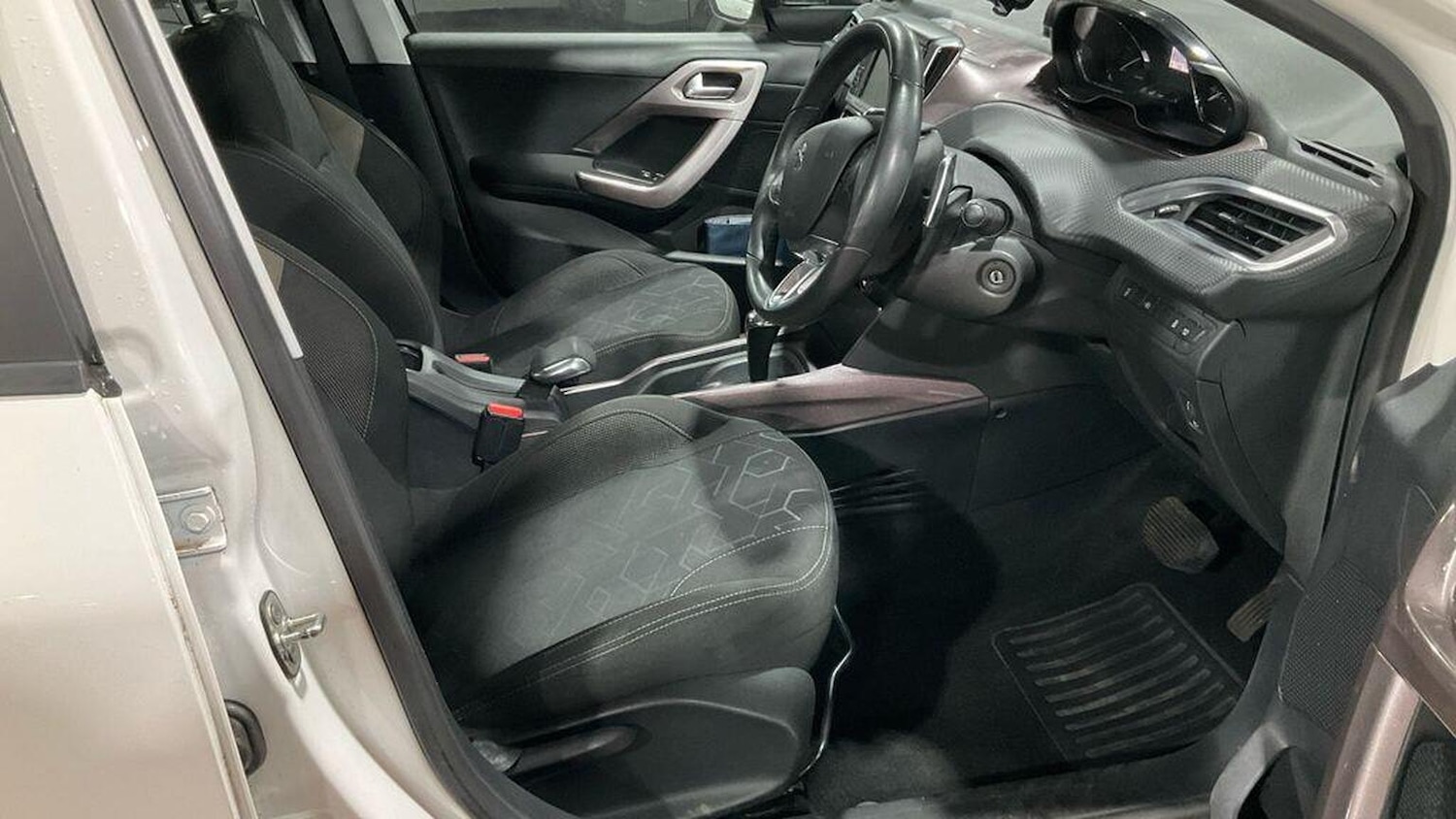 Used Peugeot 2008 2015 for sale - 76891751: Photo 13