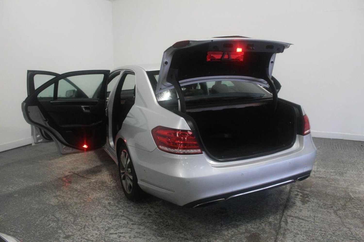 Used Mercedes-Benz E Class 2013 for sale - 76979559: Photo 21